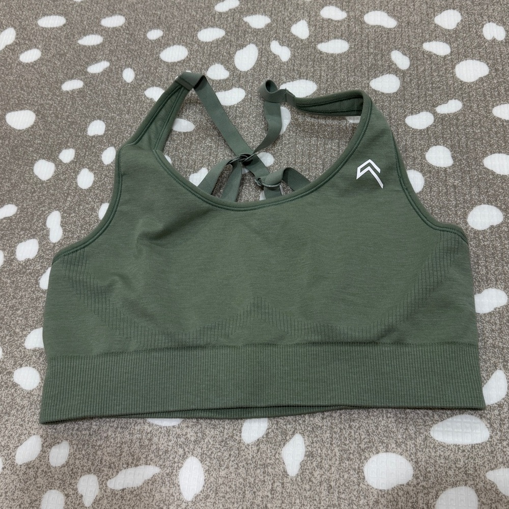 Oner Active seamless 2.0 Effortless sports bra tank top strappy sage criss cross - Picture 4 of 7